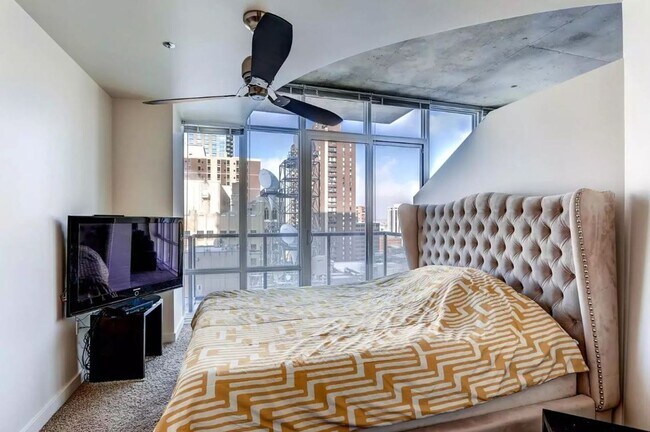 Foto del edificio - Move In Special !! Beautiful 1 bedroom Apa...