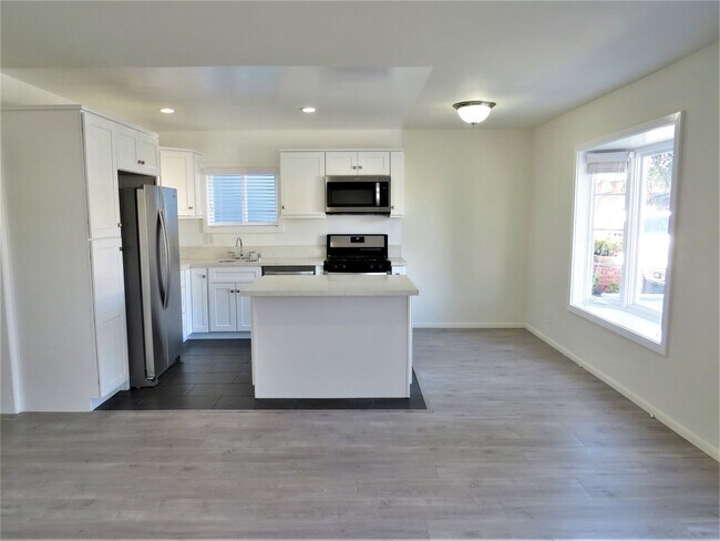 Foto del edificio - 617 W Balboa Blvd