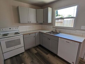 Building Photo - 52 Sandra Ln