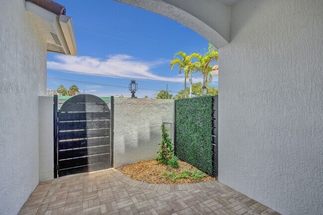 Photo - 2708 NE 30th Pl Townhome