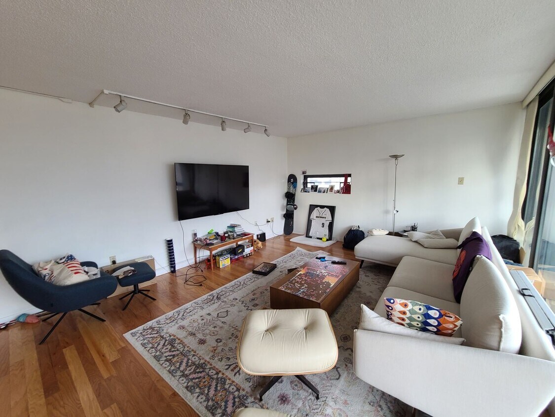 Kenmore Square - Balcony - Pool - Doorman - Garage Parking - Kenmore Square - Balcony - Pool - Doorman - Garage Parking