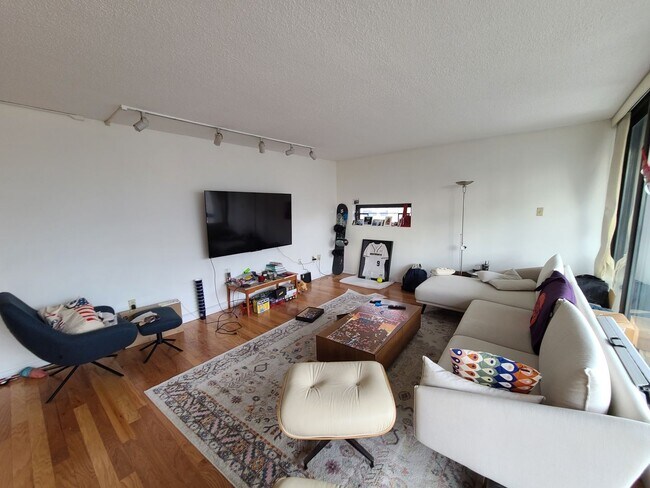 Foto del edificio - Kenmore Square - Balcony - Pool - Doorman - Garage Parking