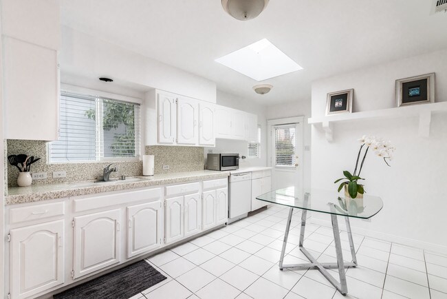 Building Photo - 8655 Clifton Way