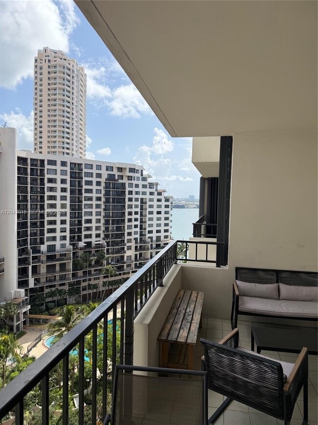 Building Photo - 520 Brickell Key Dr