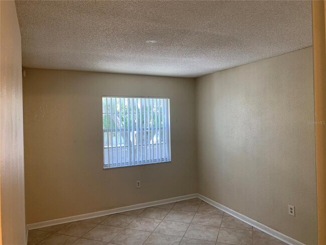 Building Photo - 2555 N Alafaya Trail