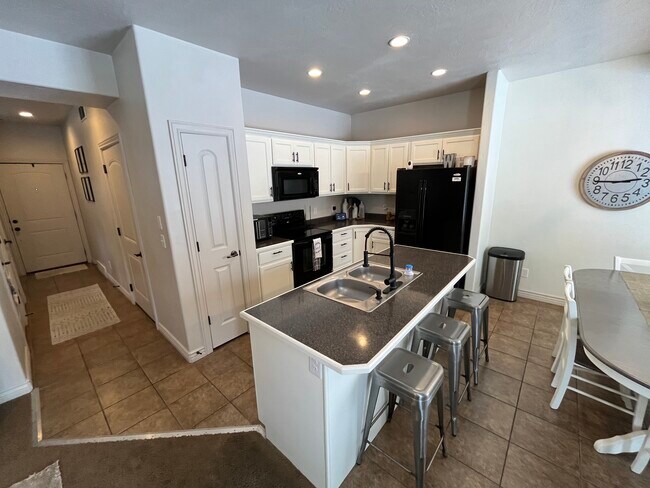 Building Photo - 264 S 910 W