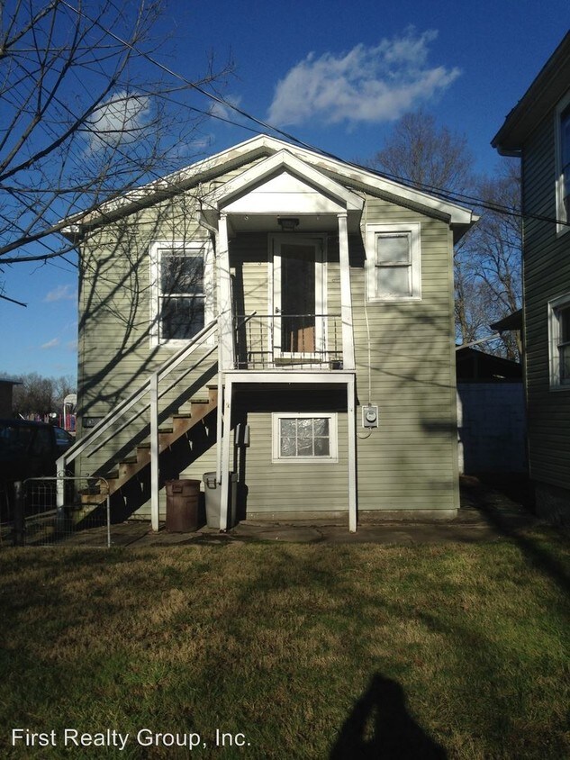 Primary Photo - 3 1/2 Farm Ave