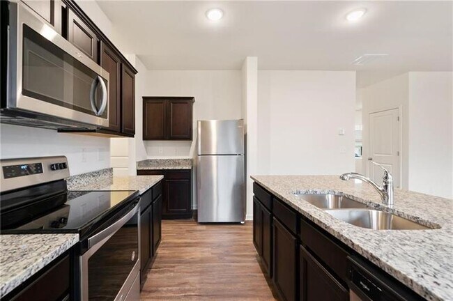 Building Photo - 2155 Savannah Dr