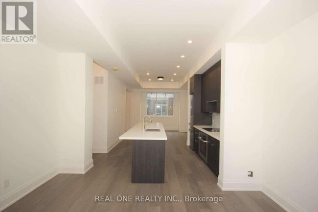 Building Photo - 35-35 Dervock Crescent