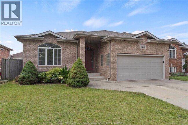 Photo du bâtiment - 2205 Randolph Ave