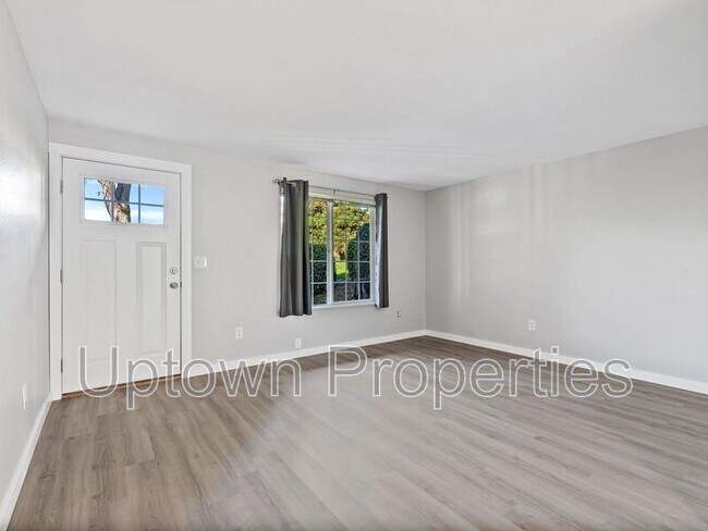 Foto del edificio - 6826 N Richmond Ave
