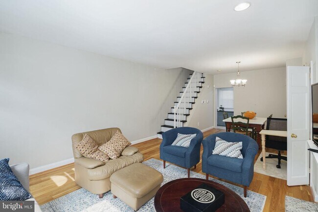 Building Photo - 756 Martin St