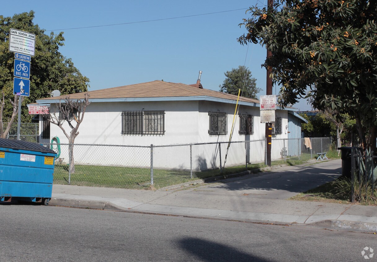 Building Photo - 4925 Clara St