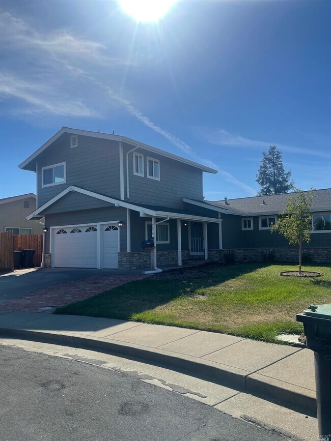 Building Photo - 2570 Alford Ct
