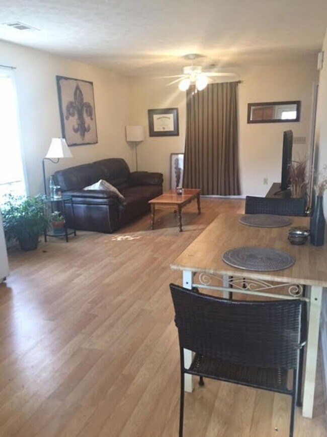 Foto del edificio - Taleeda 444-446