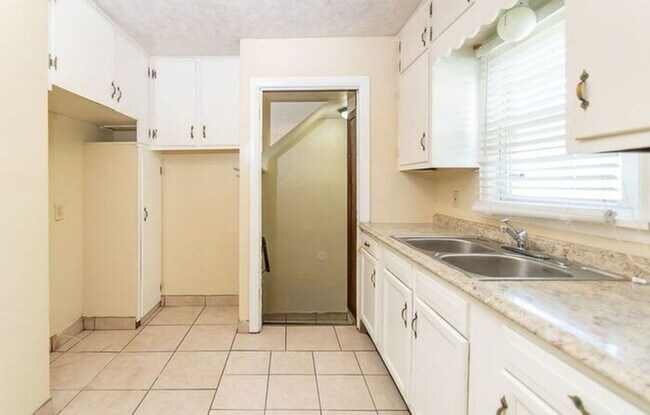 Building Photo - GARFIELD HTS 3 BEDROOM 2BATH SINGLE FAMILY...