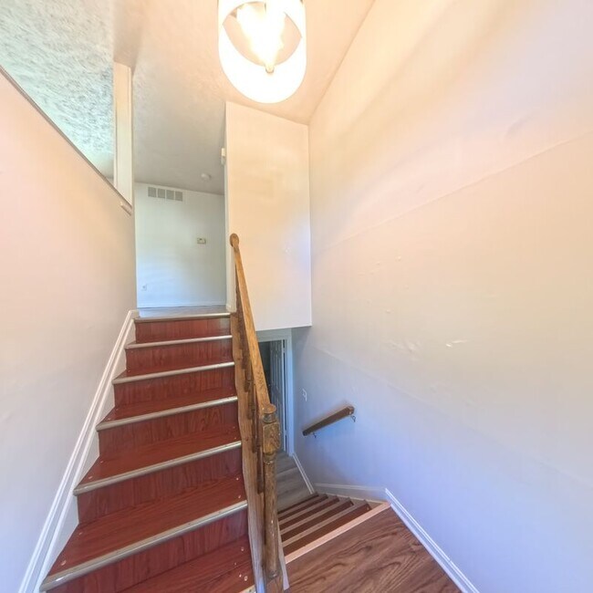 Building Photo - 922 11th St