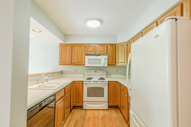 Building Photo - 2939 Marina Dr