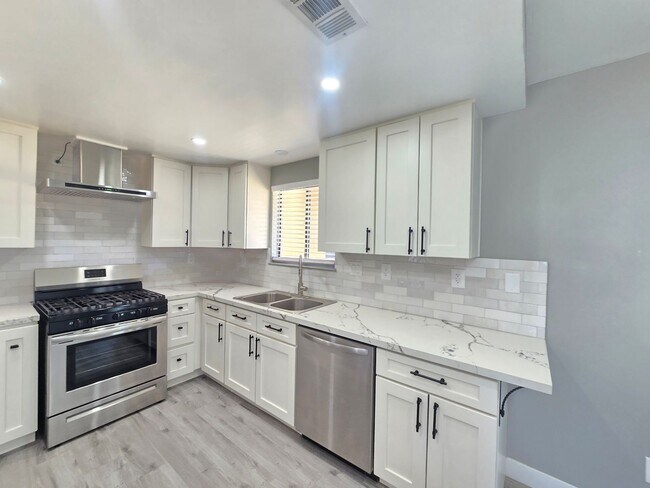 Building Photo - 8472 Underwood Ave