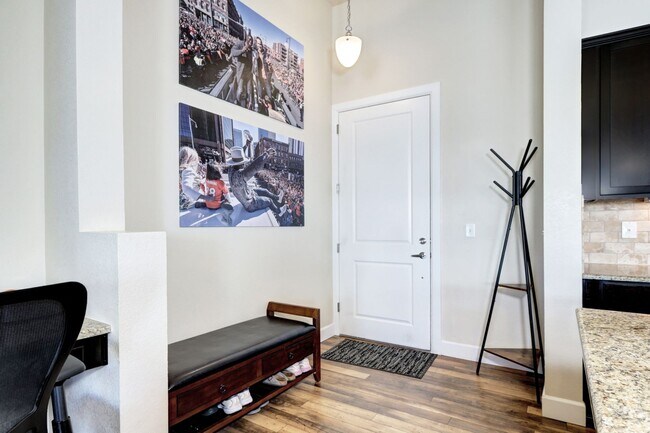 Building Photo - Private 2 bed 2 bath Condo in Inverness En...