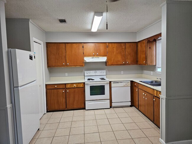 Building Photo - 50023 Kevin Dr