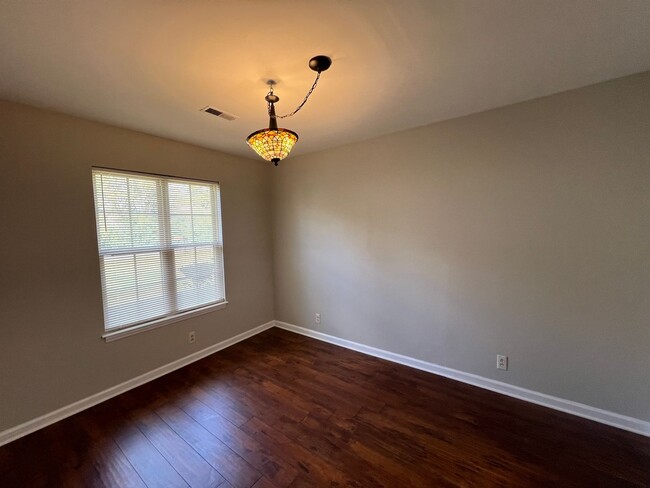 Foto del edificio - 2BR 1BA Duplex on Ridgely Road in Murfrees...