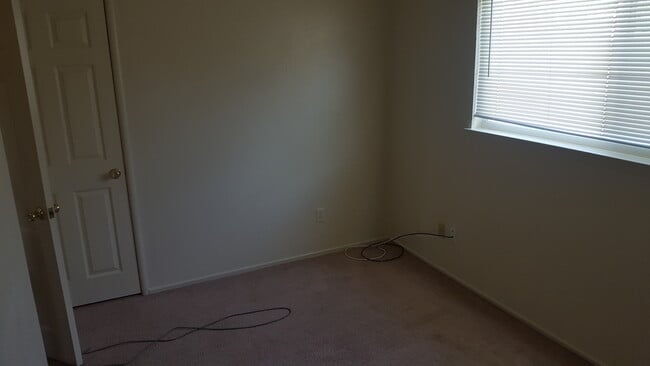 Building Photo - 3 Bedroom Yuba City Home Coming Available
