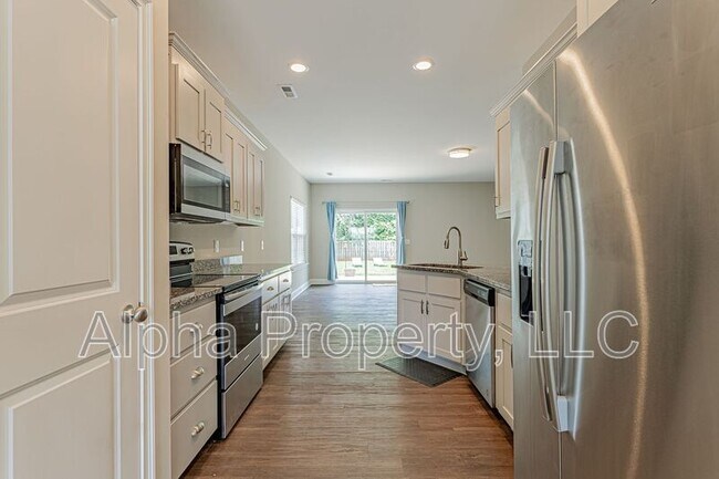 Building Photo - 830 Chartwell Dr