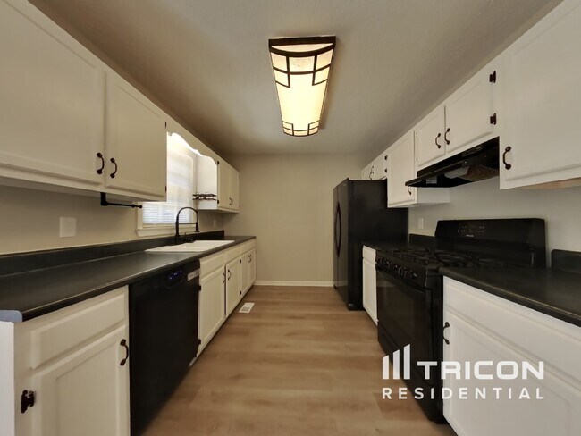 Foto del edificio - 579 Stratford Dr