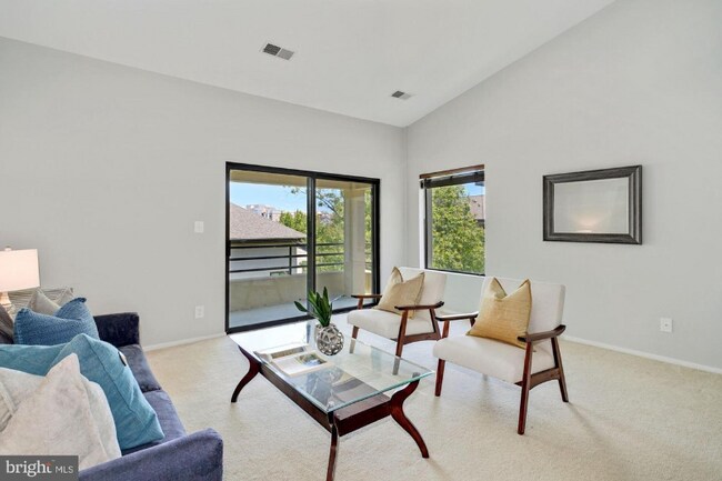 Building Photo - 6060 California Cir