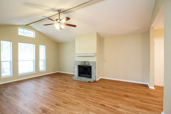 Building Photo - 1125 Hidden Creek Dr