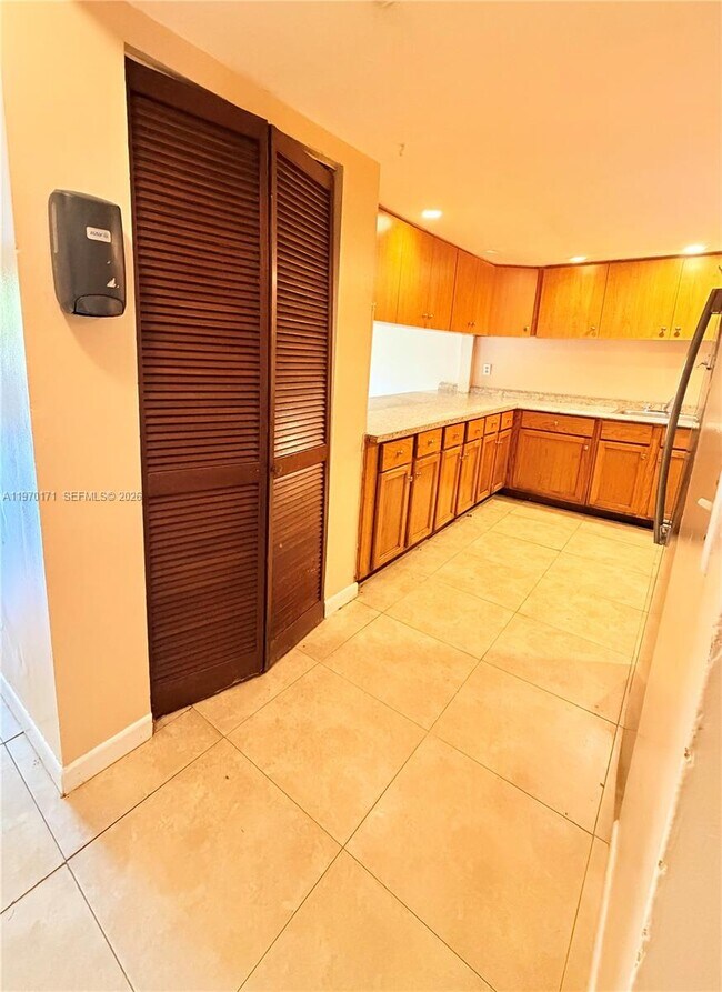 Foto del edificio - 948 SW 74th Ave