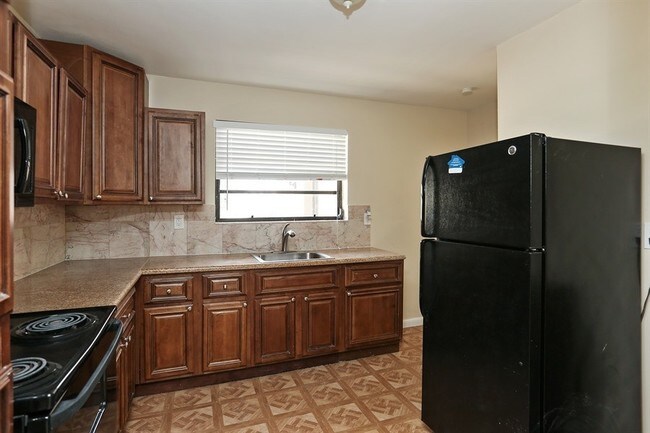 Building Photo - 6860 SW 26th St