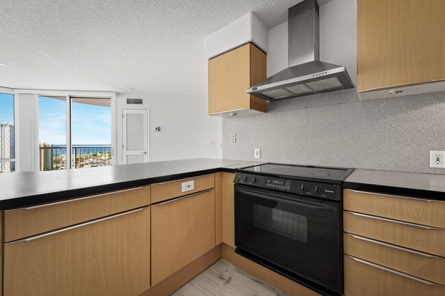 Building Photo - 801 S King St