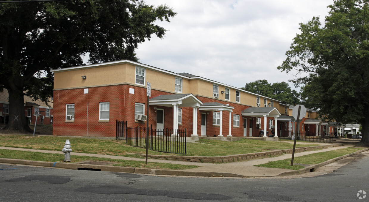 Primary Photo - Creighton Court