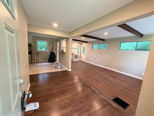 Foto del edificio - Fully Remodeled in the Heart of West Homewood - Welcome Home