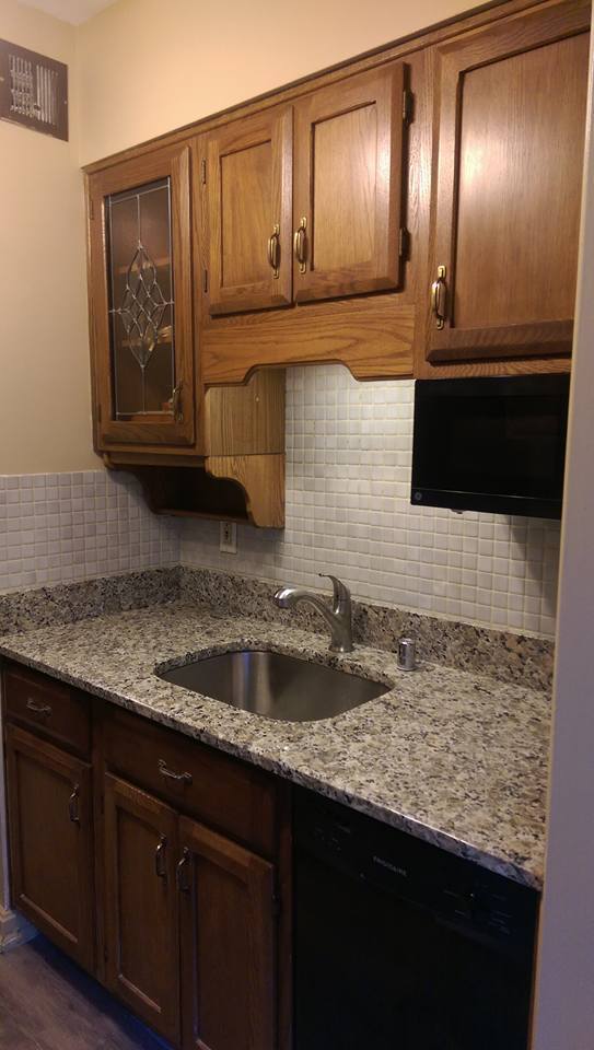 Granite Counter tops - 11820 Edgewater Dr