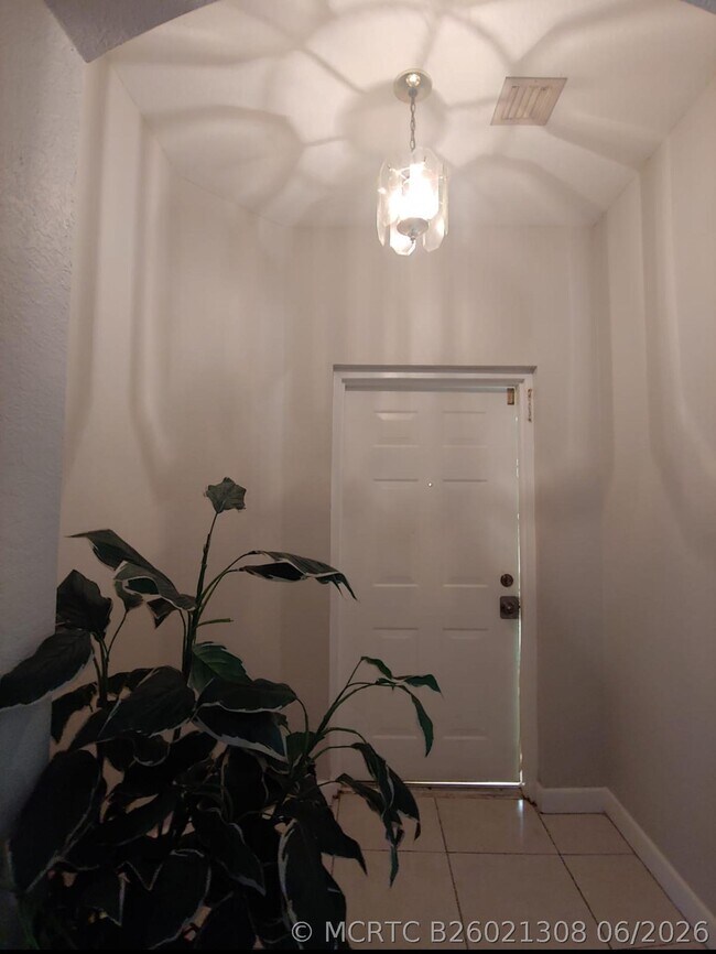 Building Photo - 2108 Shoma Dr