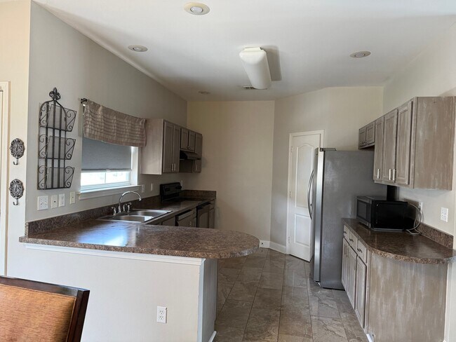 Foto del edificio - 5245 Savannah Ln