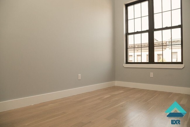 Building Photo - 1355 Putnam Ave