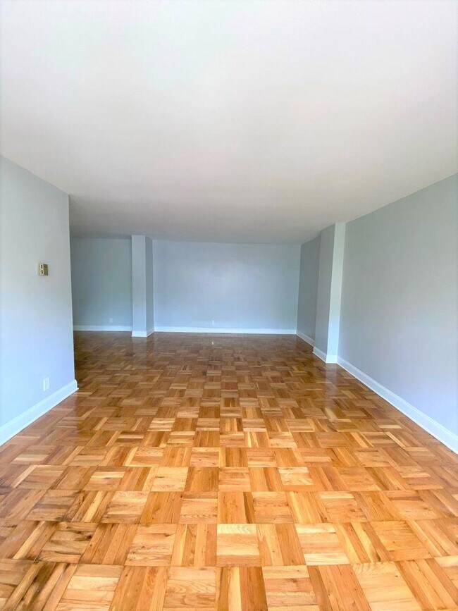 700 JFK Blvd E Unit AB, Weehawken, NJ 07086 Room for Rent in