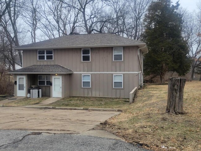 Building Photo - 1018 E Stone St