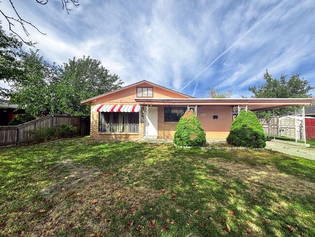 1st Month Rent FREE!!! 3BR 1BA Home w/ Fresh Flooring • Private Backyard in Salt Lake City - 1st Month Rent FREE!!! 3BR 1BA Home w/ Fresh Flooring • Private Backyard in Salt Lake City