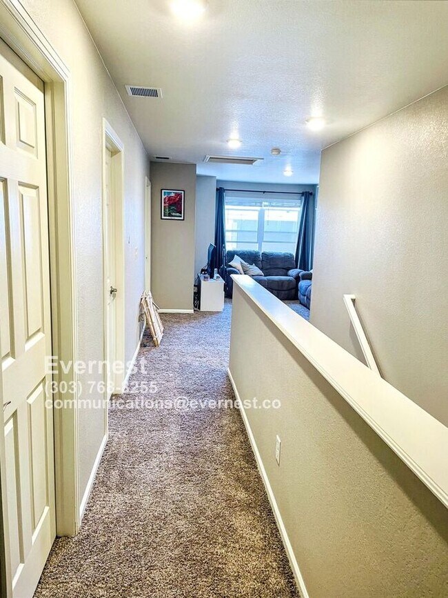 Foto del edificio - Spacious 4-Bedroom Home with Modern Comfor...