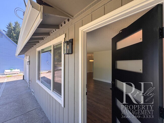 Foto del edificio - 8240 NE Seawind Ave