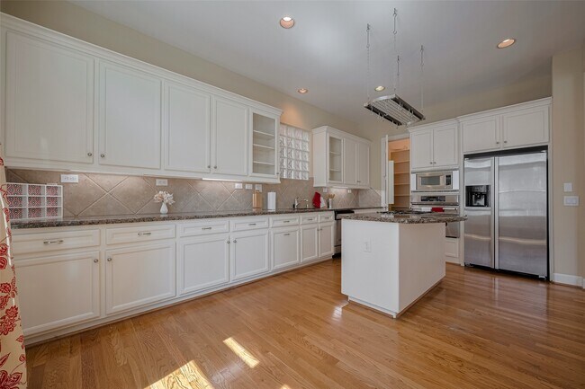 Foto del edificio - 2121 Harold St