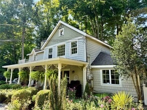 Building Photo - 718 River Rd
