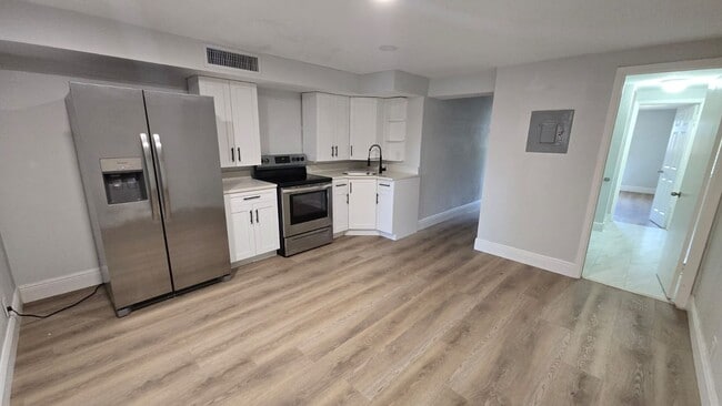 Building Photo - 6511 Seminole Dr