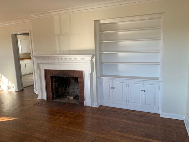 Building Photo - Newly Renovated 3 Bedroom Home