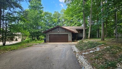 Building Photo - 2467 E Potter Rd
